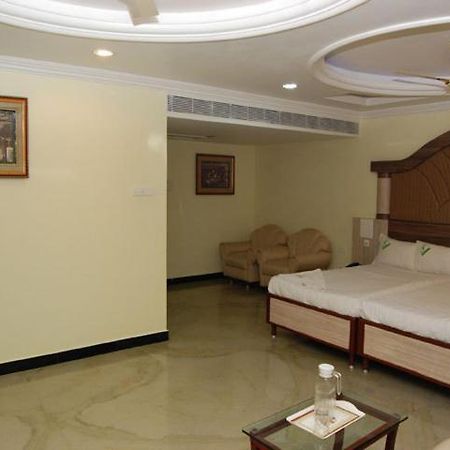 Shri Perumal Inn Pondicherry Eksteriør bilde