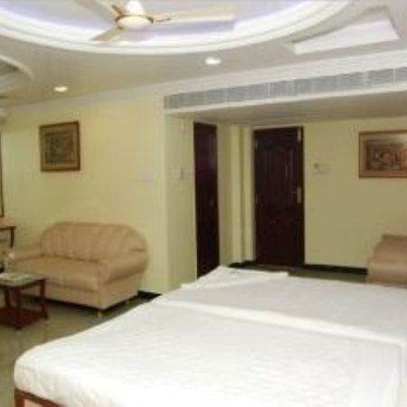 Shri Perumal Inn Pondicherry Eksteriør bilde